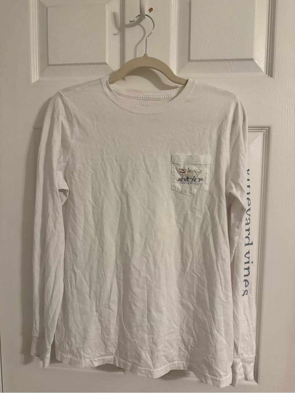 Vineyard Vines Long-Sleeve Pocket Tee — White with Pocket Cocktails Graphic